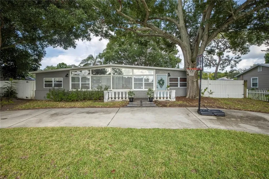 6613 Orchard Drive N St Petersburg FL 33702