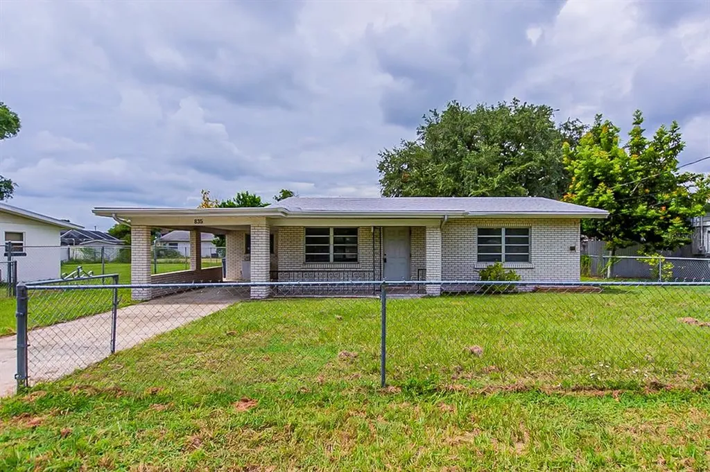 835 N 9th Street Eagle Lake FL 33839