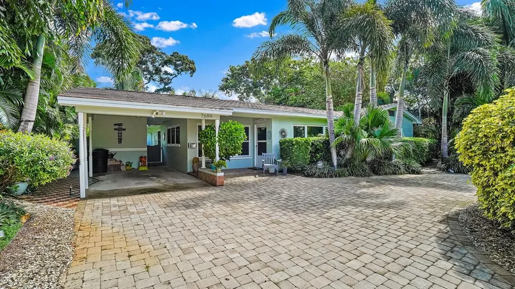 7689 16th Avenue N St Petersburg FL 33710