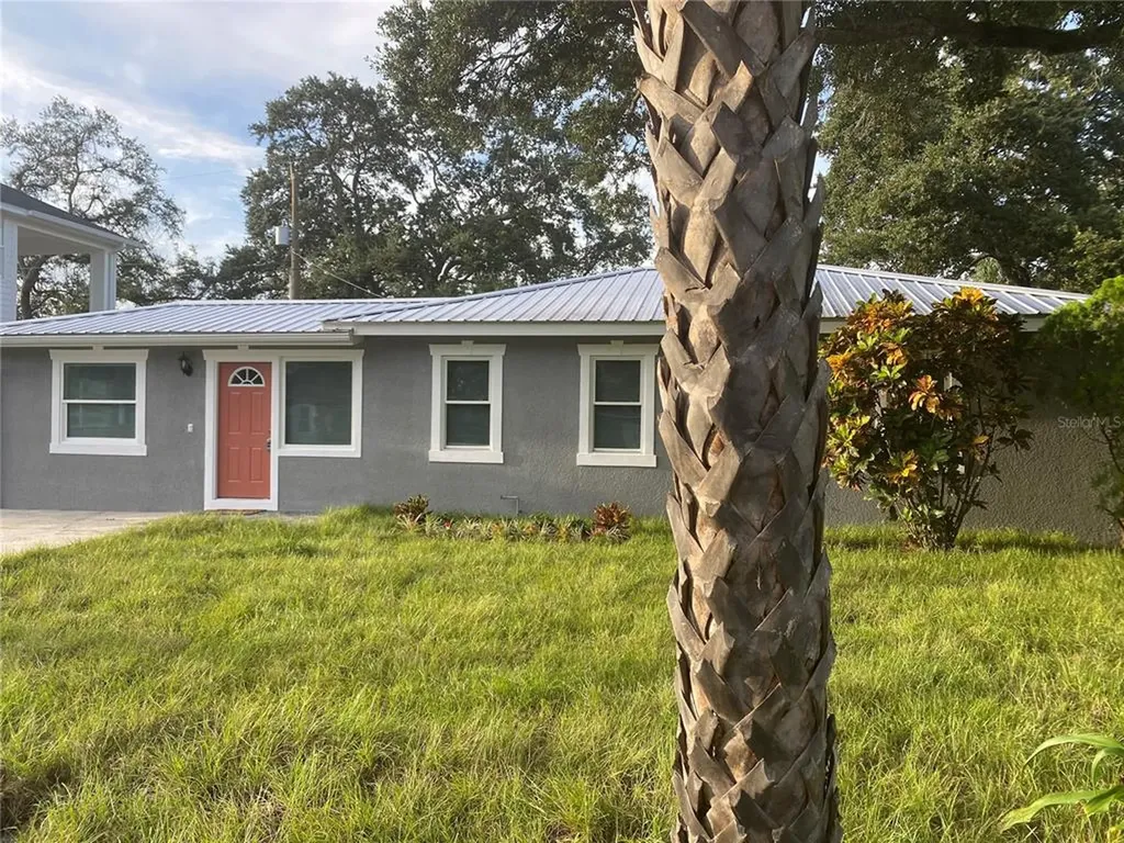 3205 W Hartnett Avenue Tampa FL 33611