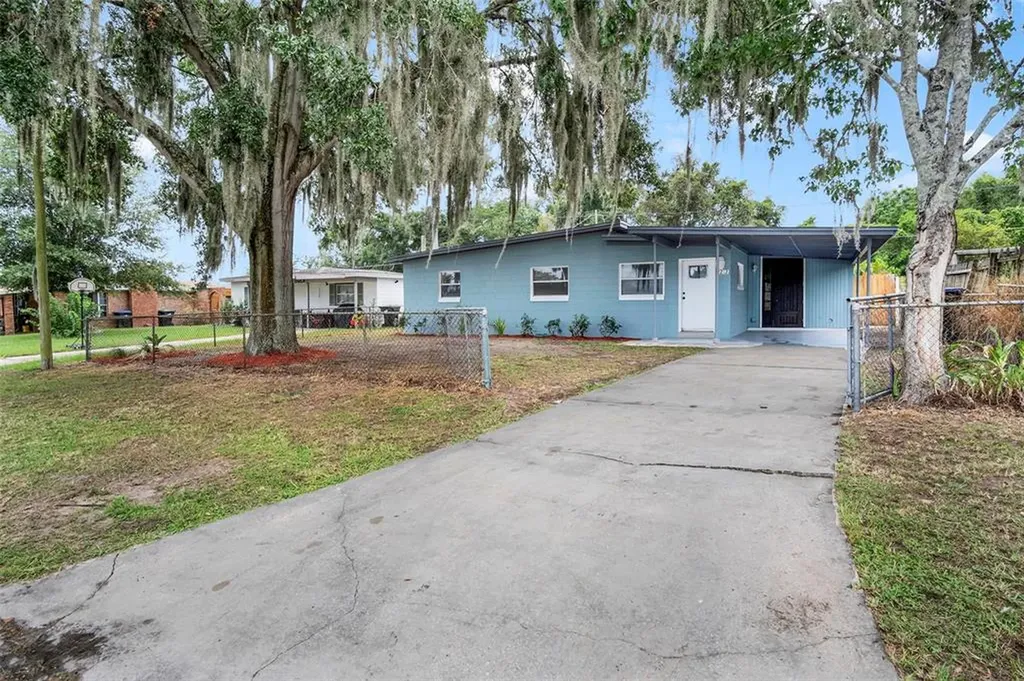 2212 Mayflower Avenue Apopka FL 32703