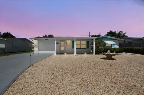 4935 Genesis Avenue Holiday FL 34690