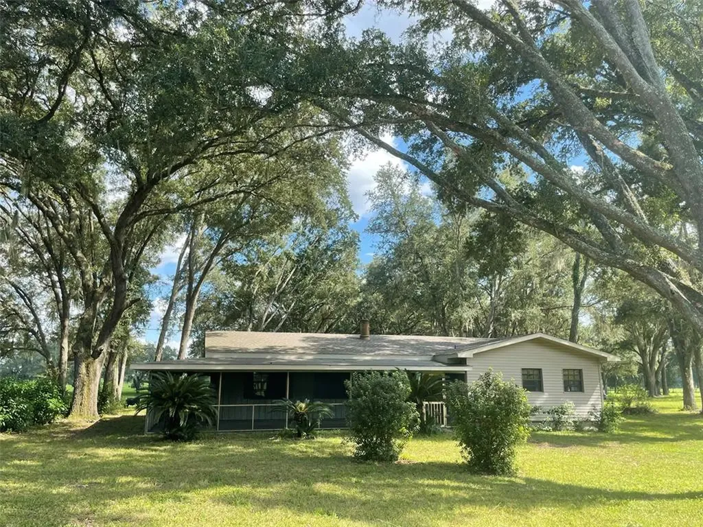18200 NW 27th Street Morriston FL 32668