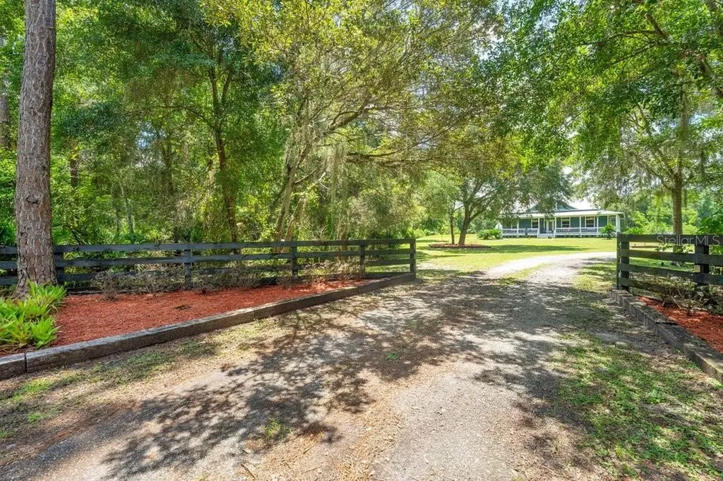 2237 Mullet Lake Park Road Geneva FL 32732