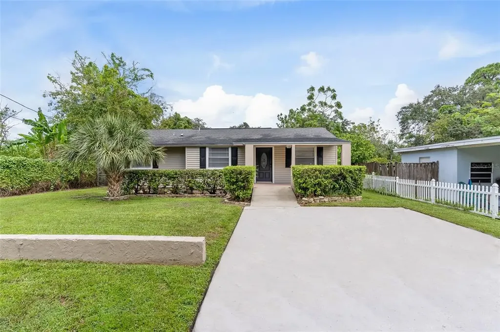 6939 W Comanche Avenue Tampa FL 33634