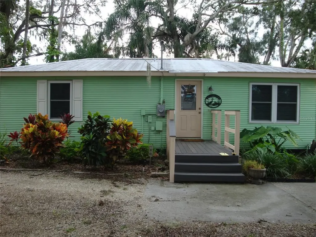 1611 Saffold Park Drive Ruskin FL 33570
