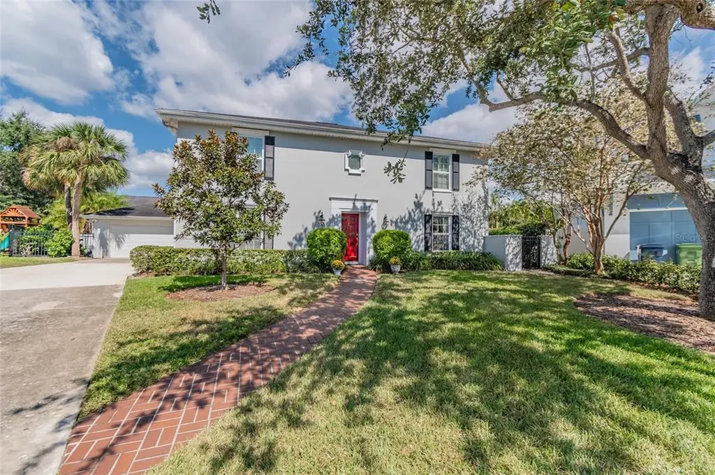 4933 W Bay Way Place Tampa FL 33629