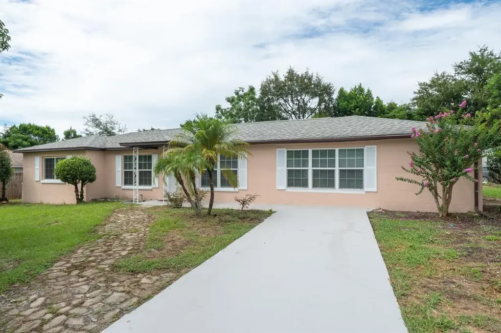 345 W Seminole Avenue Eustis FL 32726