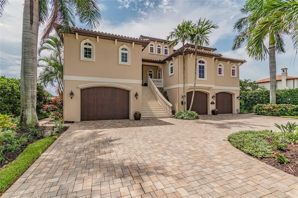 774 Placido Way NE St Petersburg FL 33704