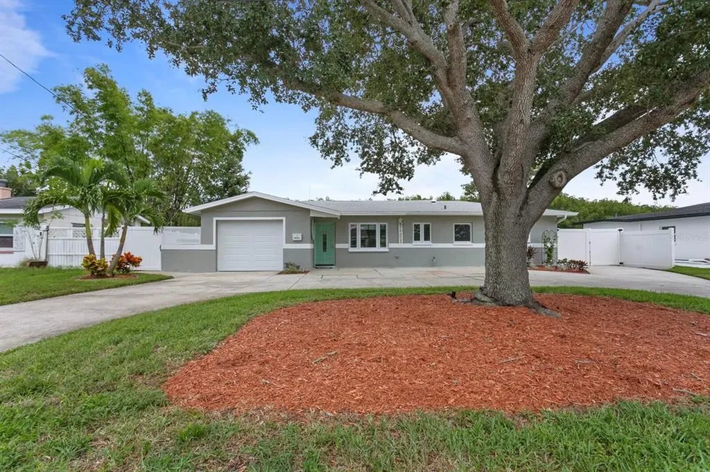 9201 Sun Isle Drive NE St Petersburg FL 33702