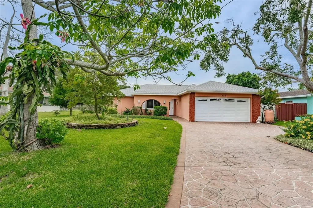4518 33rd Avenue N St Petersburg FL 33713