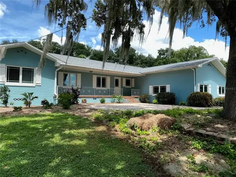 935 Fairview Avenue Mount Dora FL 32757