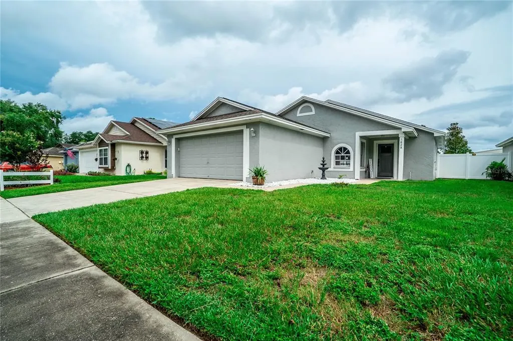1828 Tinsmith Circle Lutz FL 33559