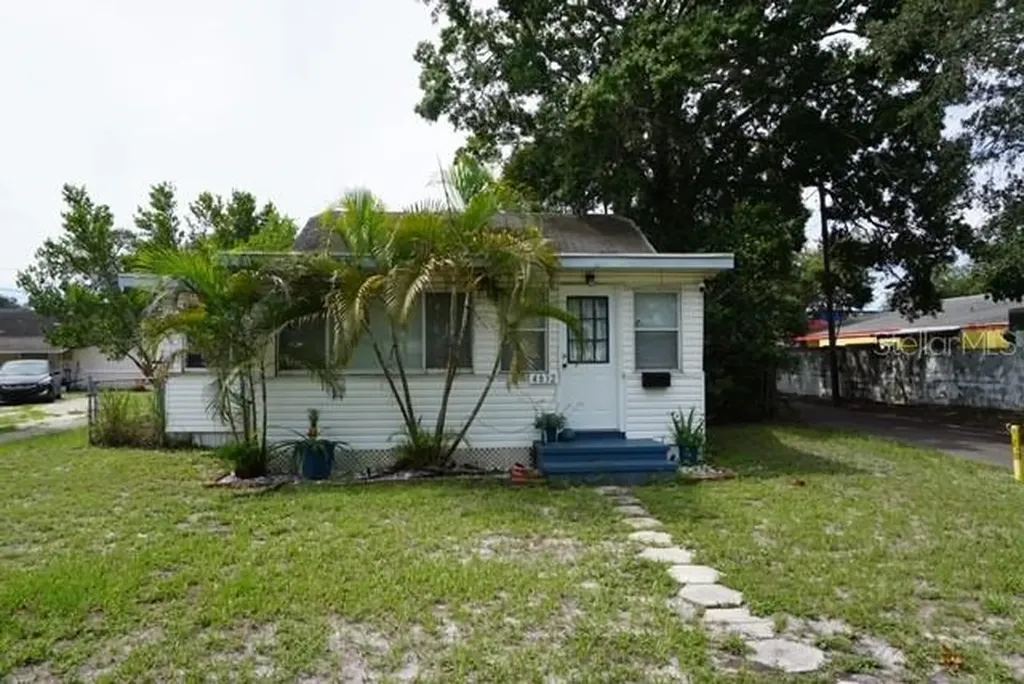 4832 4th Avenue S St Petersburg FL 33711