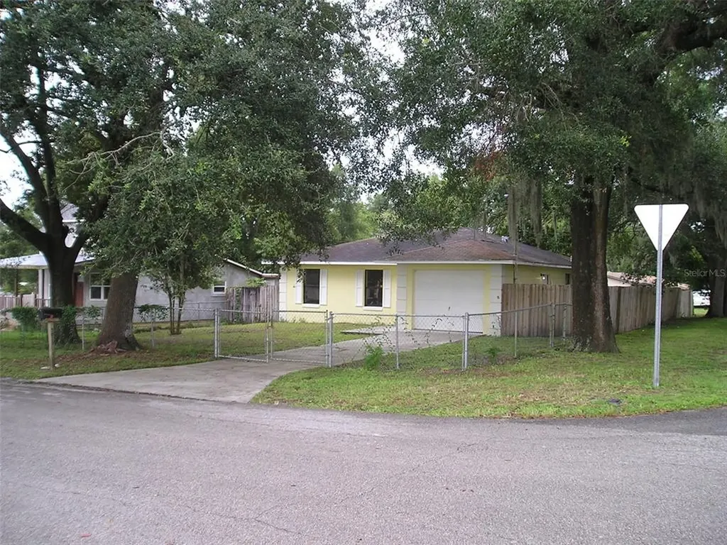 5828 10th Street Zephyrhills FL 33542