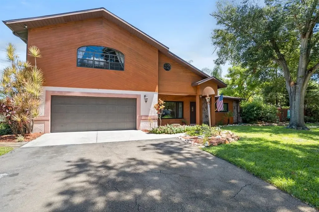 11095 Village Green Avenue Seminole FL 33772