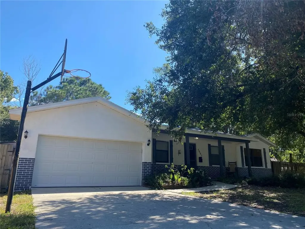 5695 Kiwanis Place NE St Petersburg FL 33703