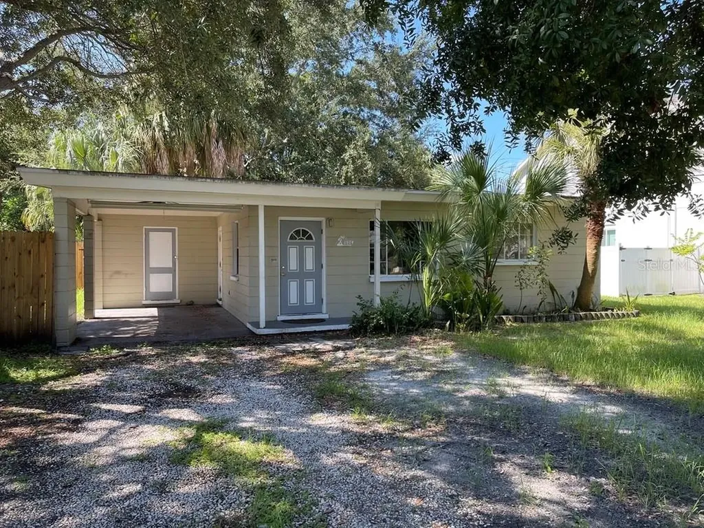 3504 W Paul Avenue Tampa FL 33611