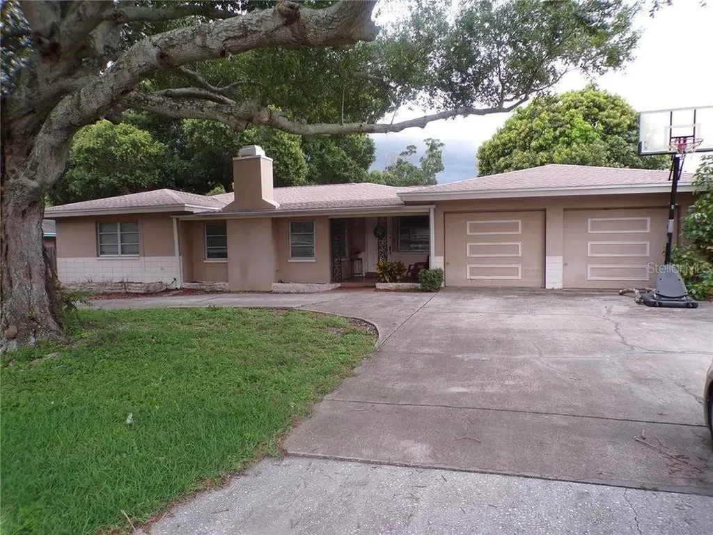 1631 Pinewood Drive Clearwater FL 33756