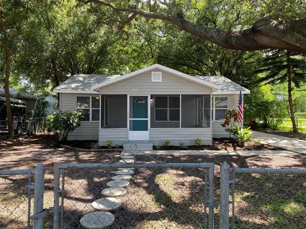 210 Pike Street Auburndale FL 33823
