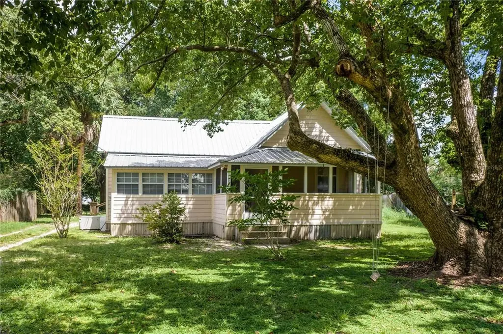 610 N Rockingham Avenue Tavares FL 32778