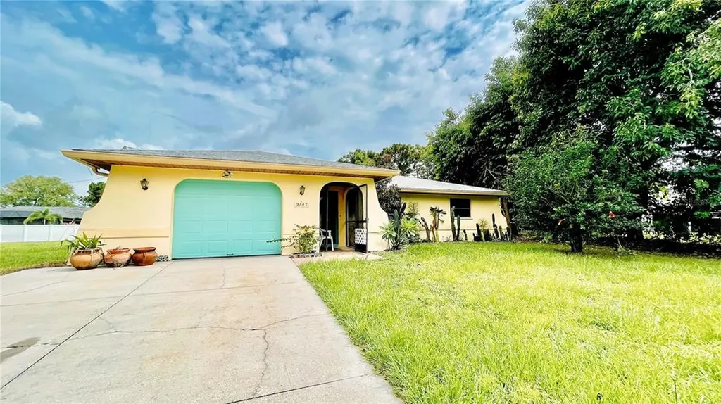9147 Berendo Avenue Englewood FL 34224