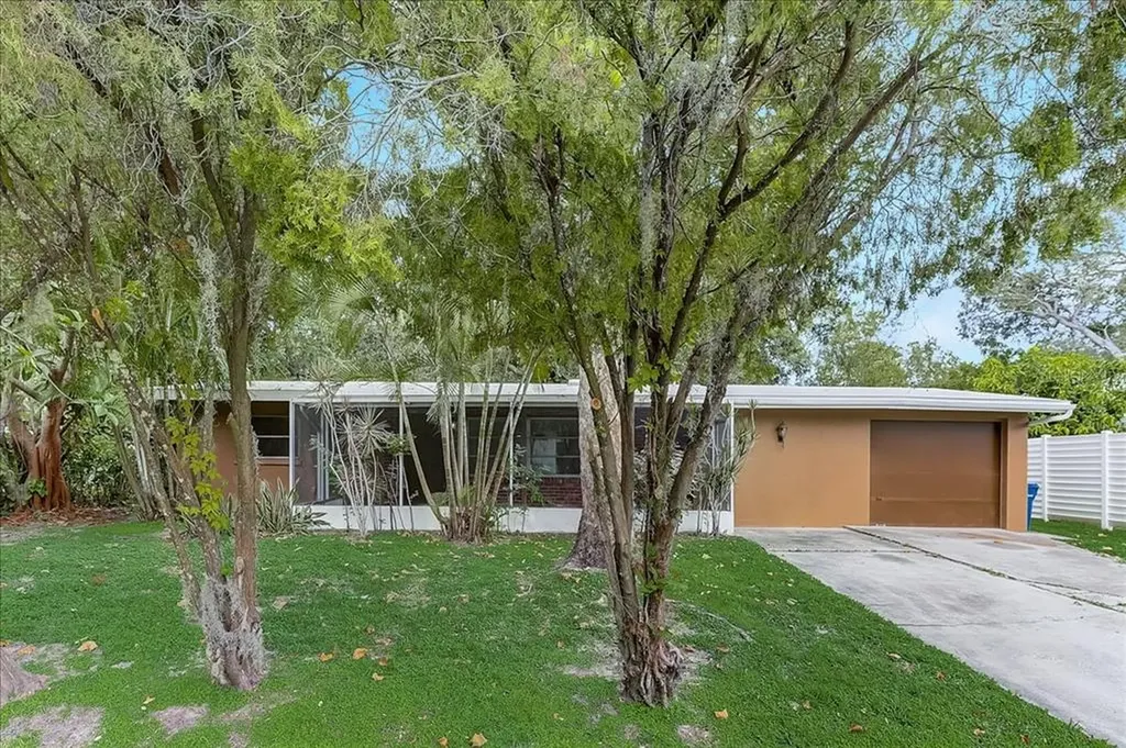 2614 Robinson Avenue Sarasota FL 34232