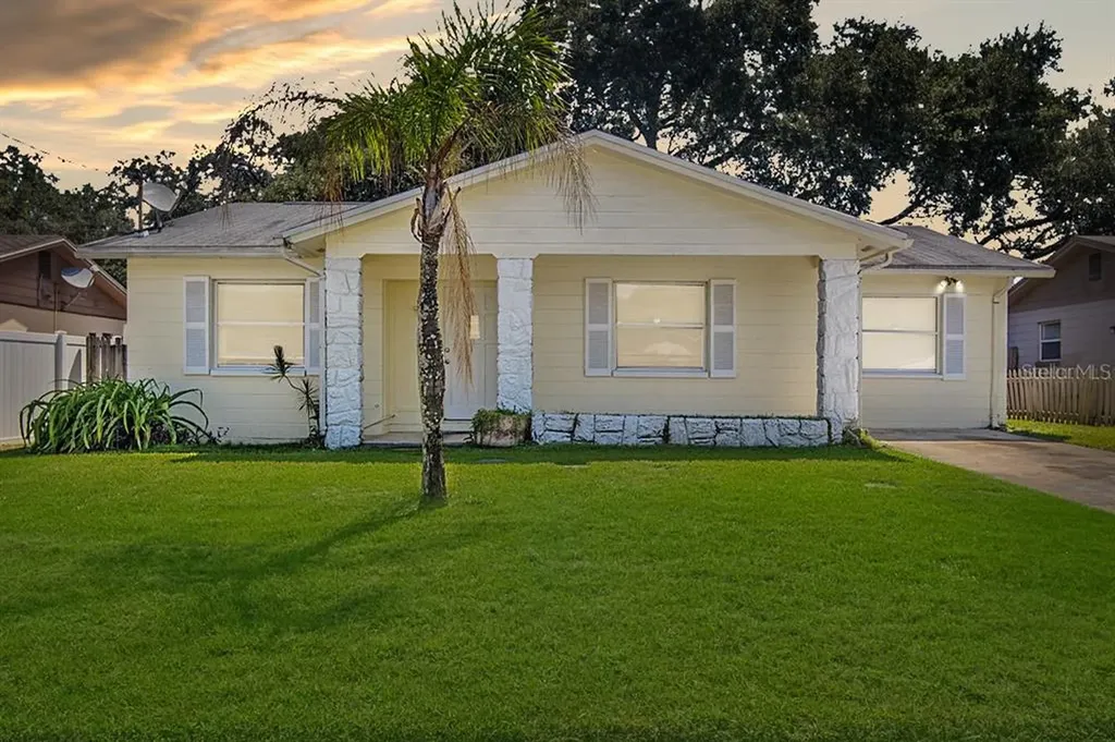 8807 Spruce Lane Tampa FL 33637