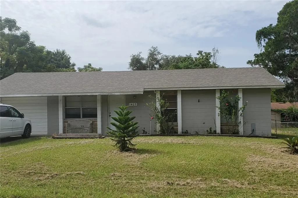 1405 Valencia Avenue Tavares FL 32778