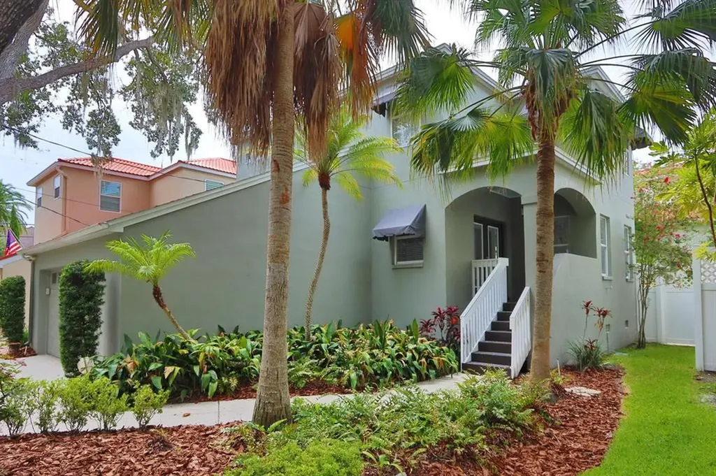 2703 W Bay Avenue Tampa FL 33611