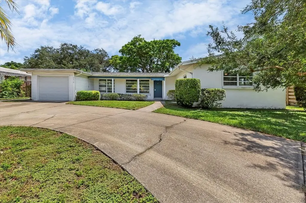 2512 Siesta Drive Sarasota FL 34239