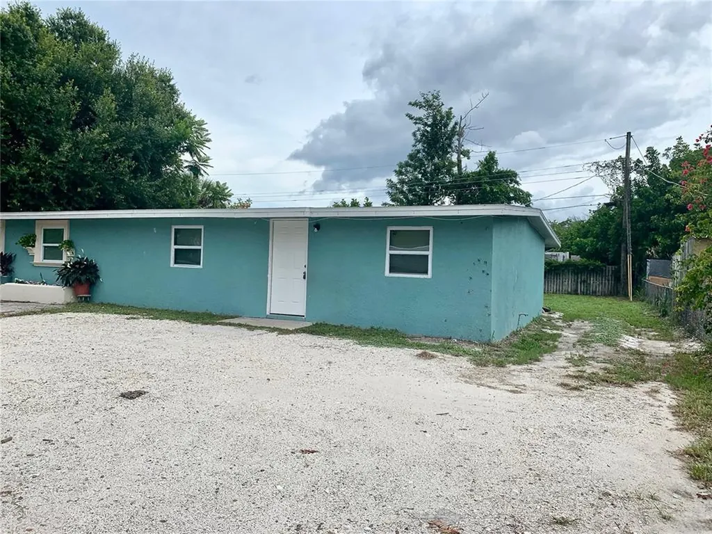 205 - 207 60th Avenue Drive W Bradenton FL 34207