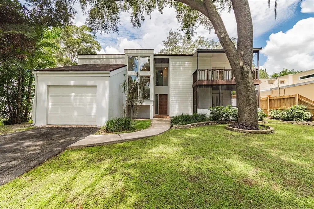 8104 N River Shore Drive Tampa FL 33604
