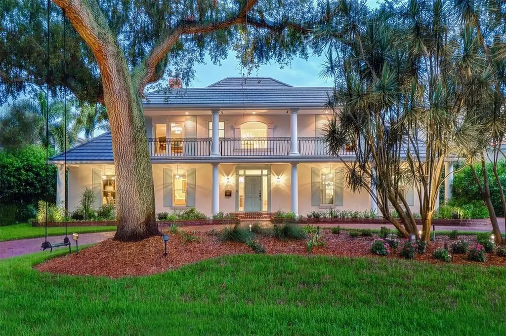 968 Monterey Point NE St Petersburg FL 33704