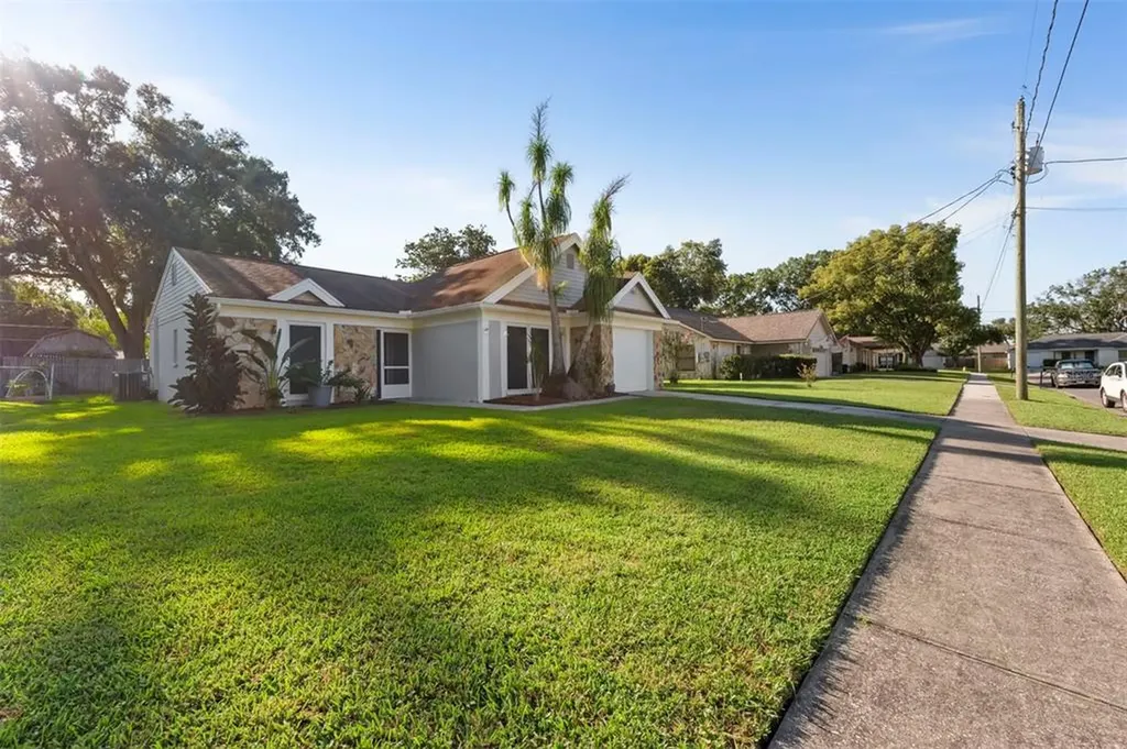 2108 N Warnell Street Plant City FL 33563
