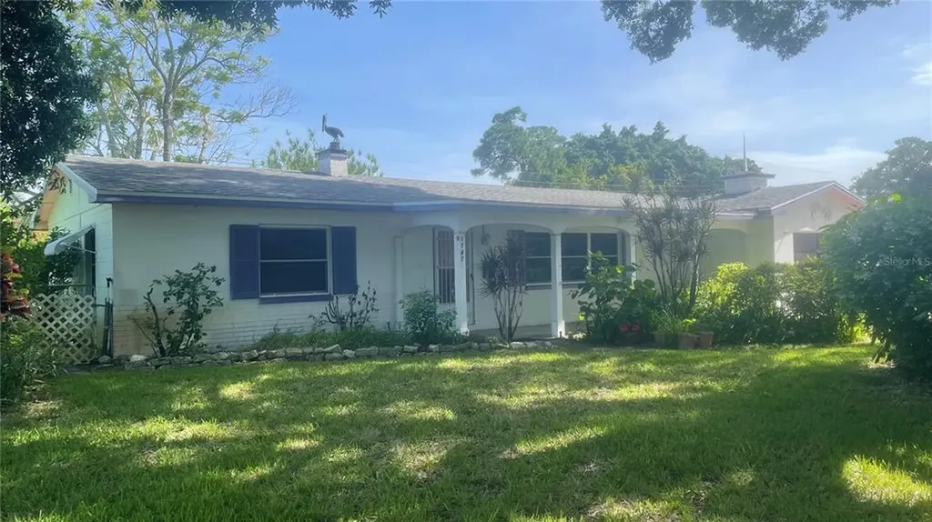 1747 Lakewood Drive S St Petersburg FL 33712
