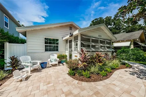 1221 34th Avenue N St Petersburg FL 33704