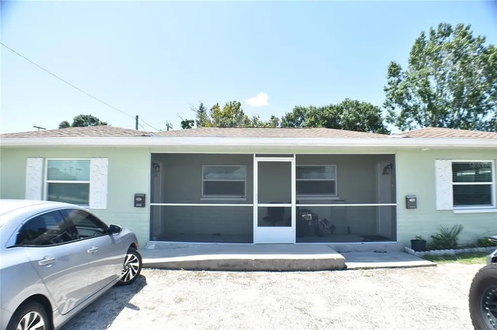 1142 62nd Avenue N St Petersburg FL 33702