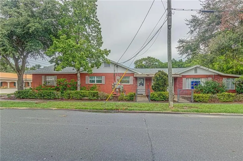 618 W New York Avenue Deland FL 32720