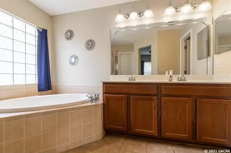 8133 NW 52nd Street Gainesville FL 32653