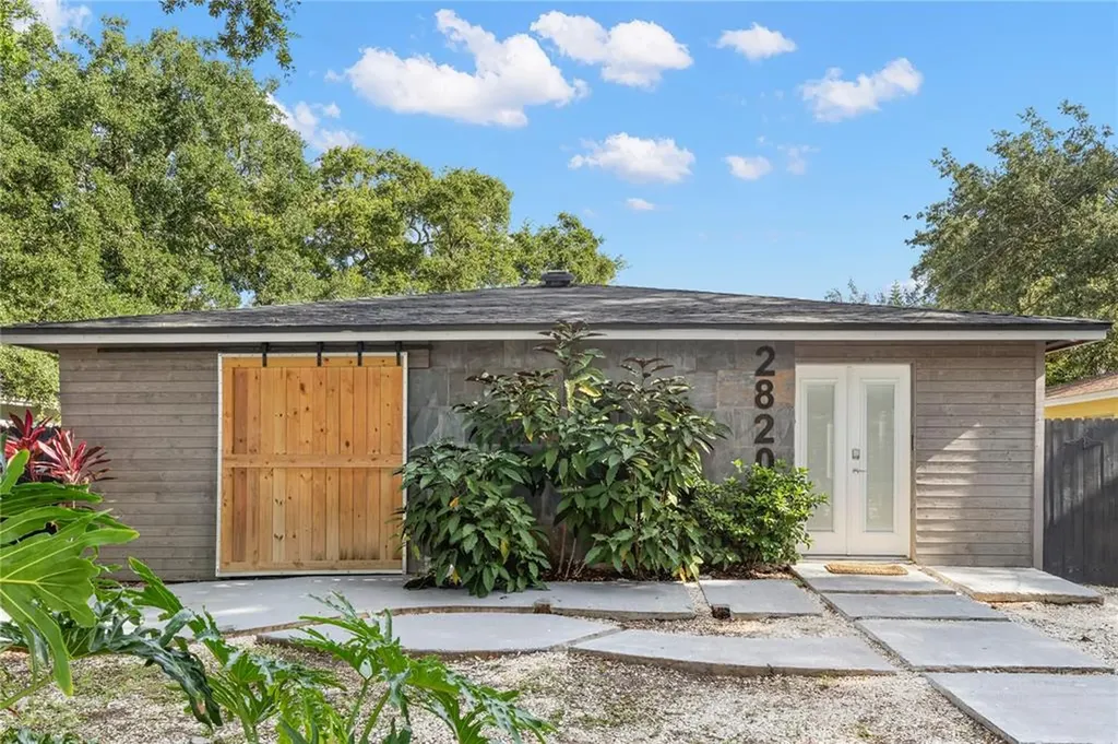 2820 W Bay Avenue Tampa FL 33611