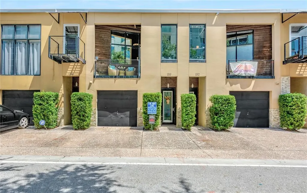 1310 E Washington Street Tampa FL 33602
