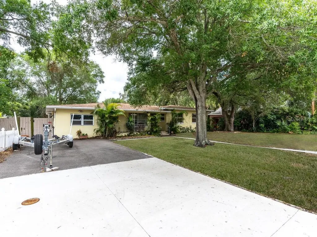 4006 W Watrous Avenue Tampa FL 33629