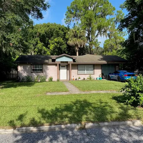 1011 Orange Avenue Tavares FL 32778