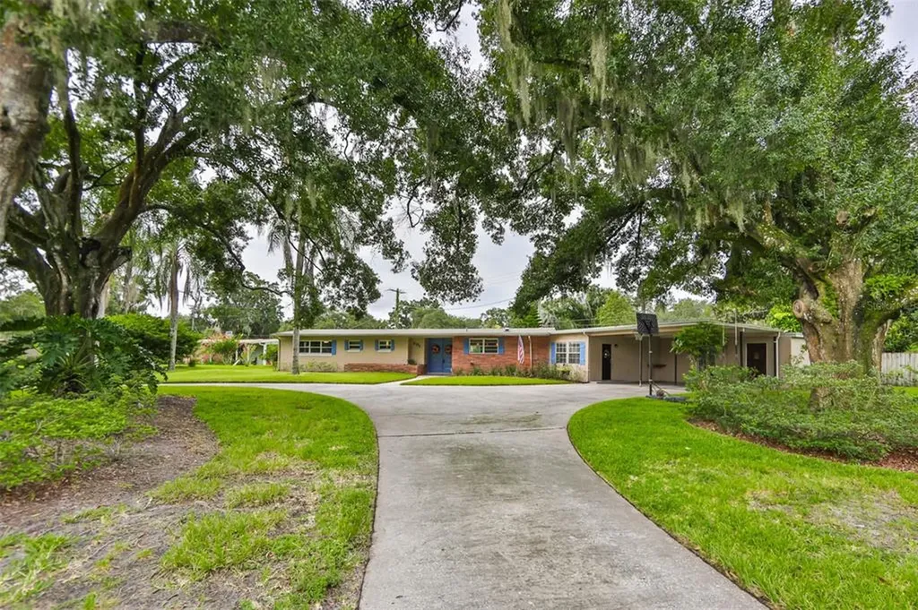 501 Broxburn Avenue Temple Terrace FL 33617