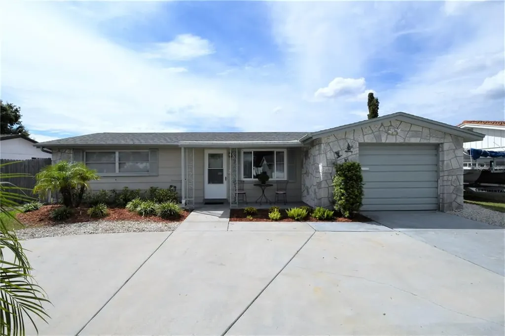 1133 Grand Boulevard Holiday FL 34690