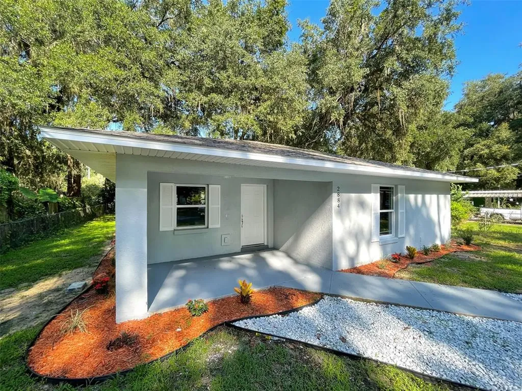 2884 Cr 422 Lake Panasoffkee FL 33538