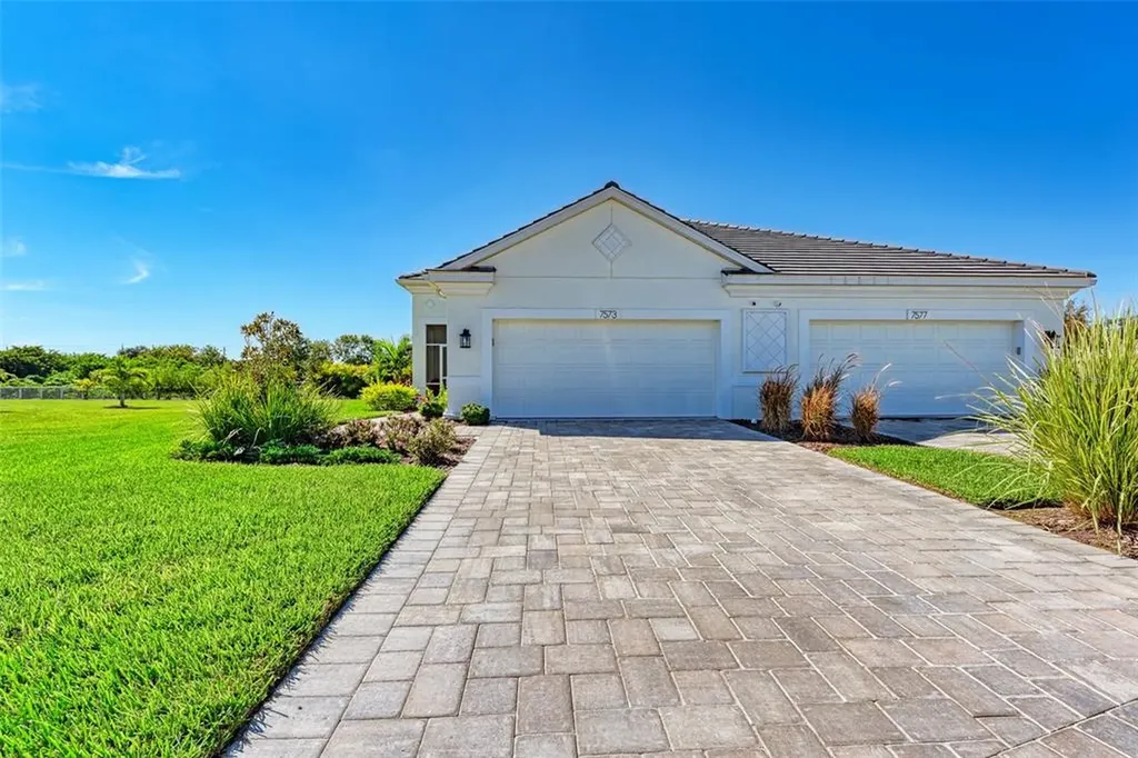7573 Campus Cove Sarasota FL 34243