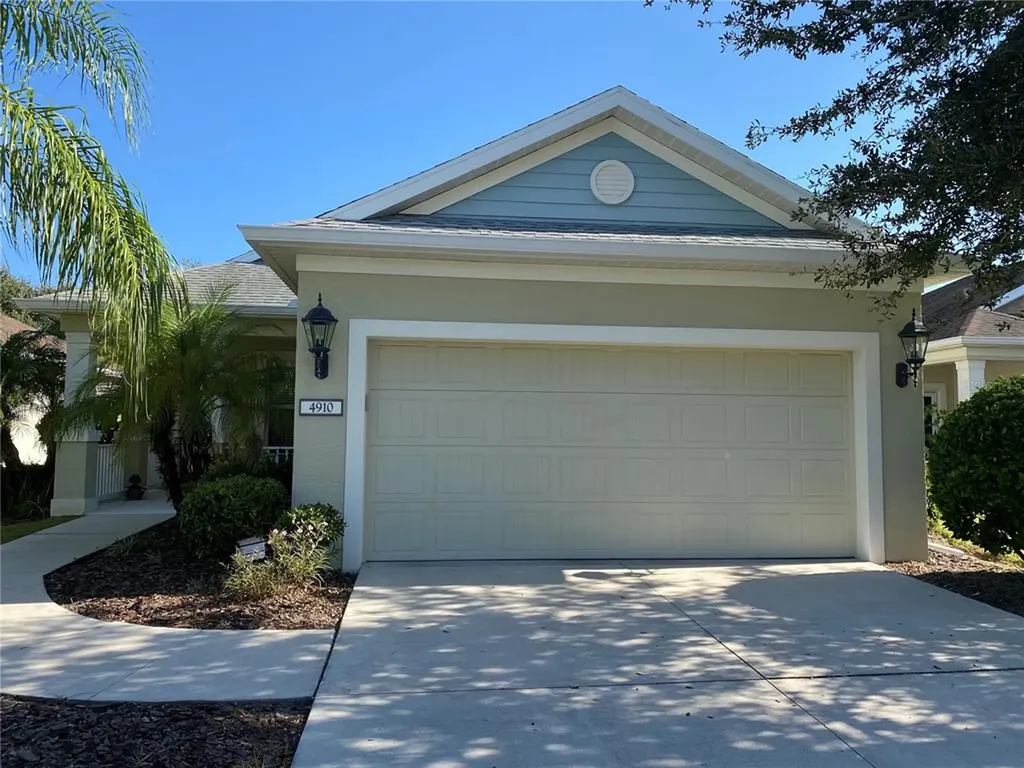 4910 Newport News Circle Bradenton FL 34211