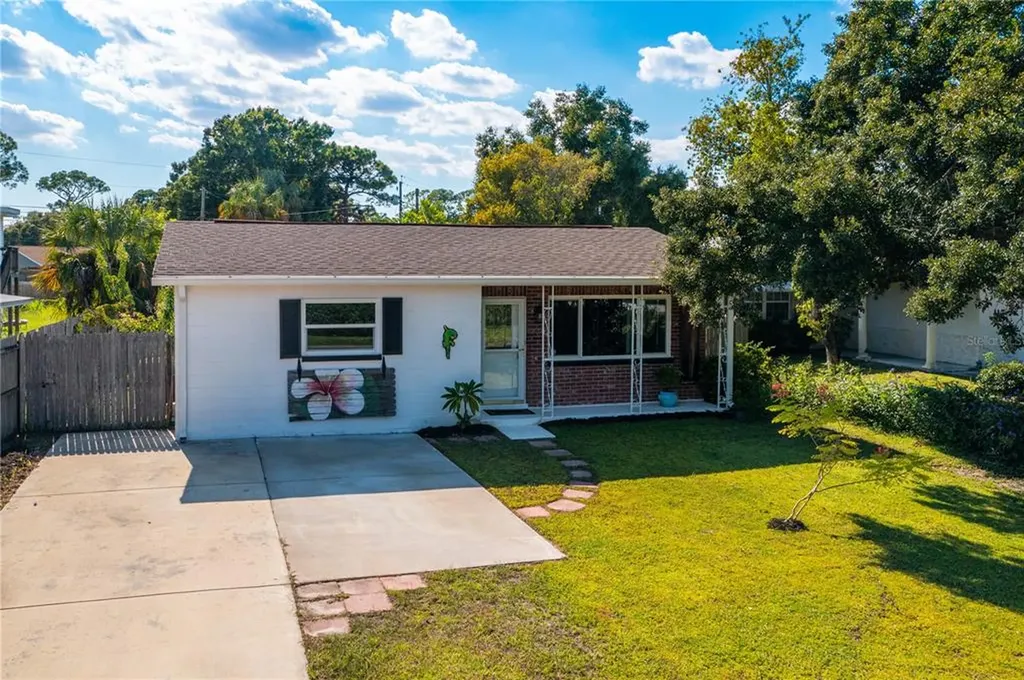 234 SW Lincoln Circle N St Petersburg FL 33703